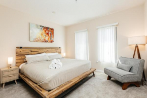 Luxury One Bedroom minutes from The Grove